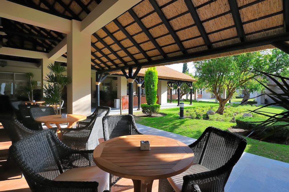 Poolside Bar