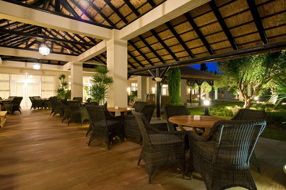 Poolside Bar