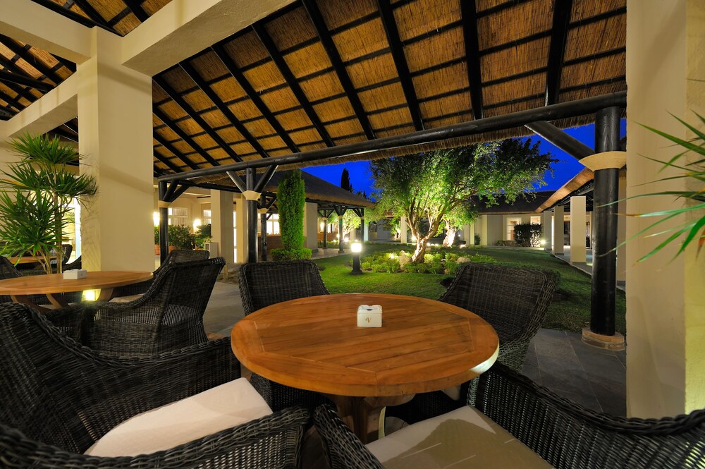 Poolside Bar