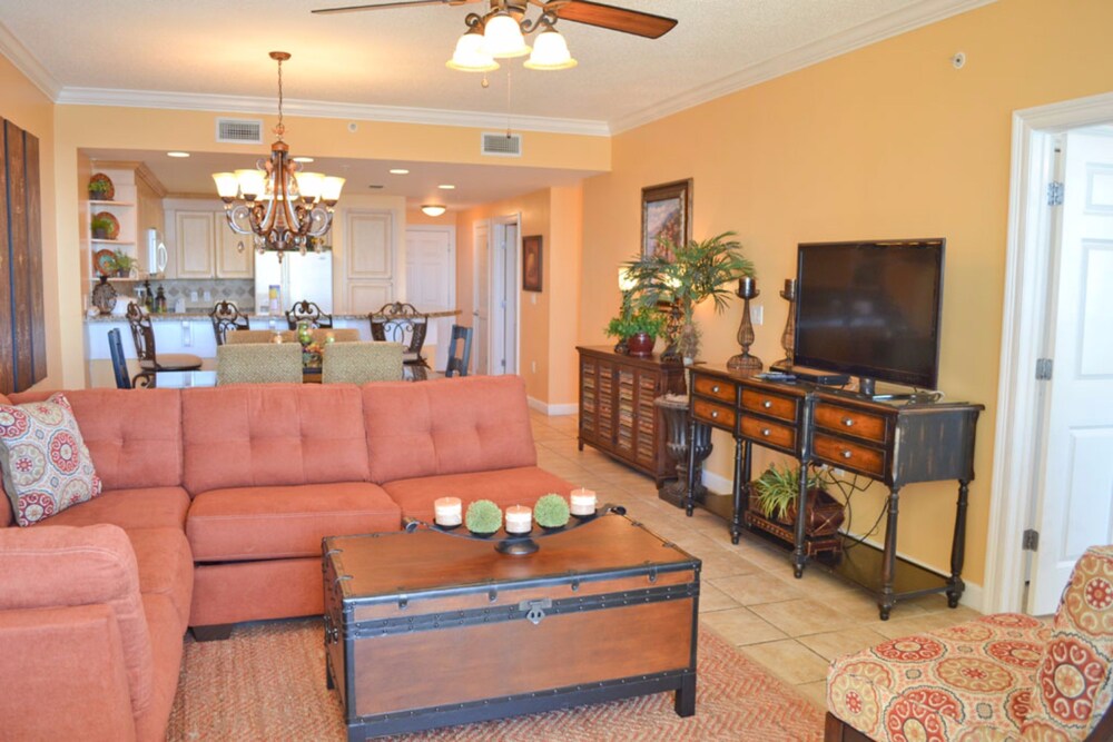 거실 (2.5 Bedroom 2 Bath Condo)