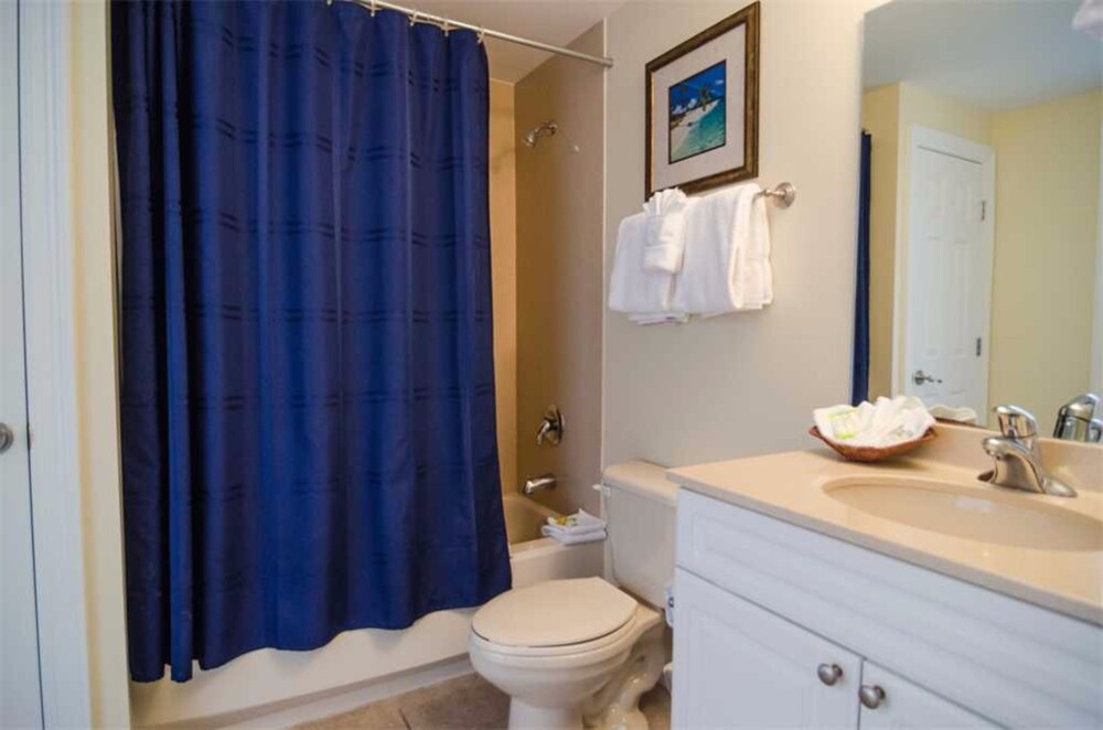 욕실 (3.5 Bedroom 3 Bath Condo)
