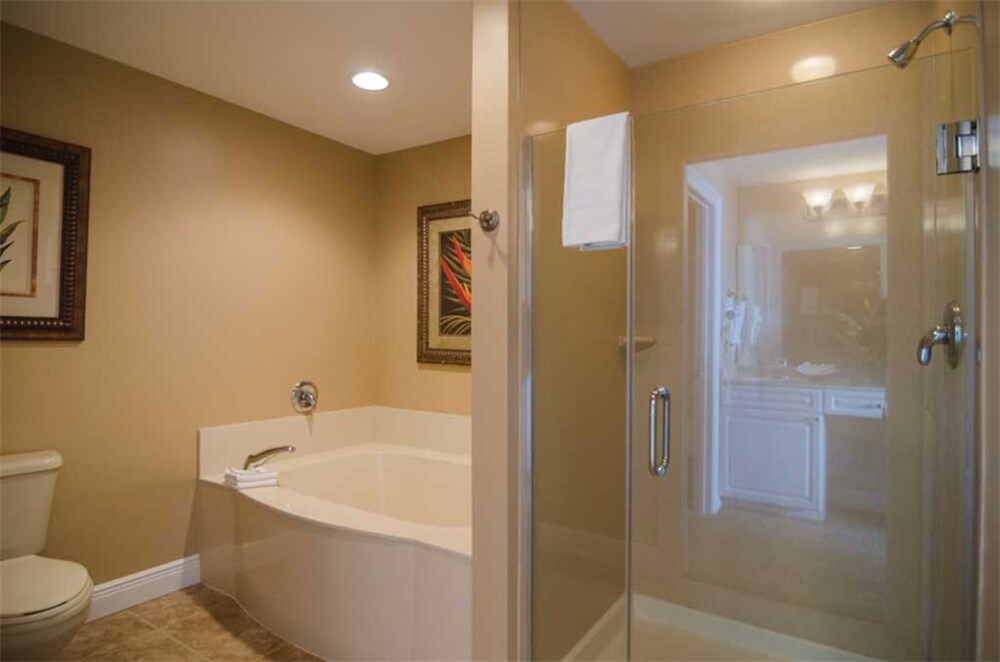 욕실 (2.5 Bedroom 2 Bath Condo)