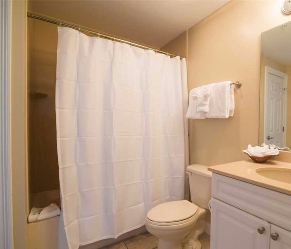 욕실 (3.5 Bedroom 3 Bath Condo)