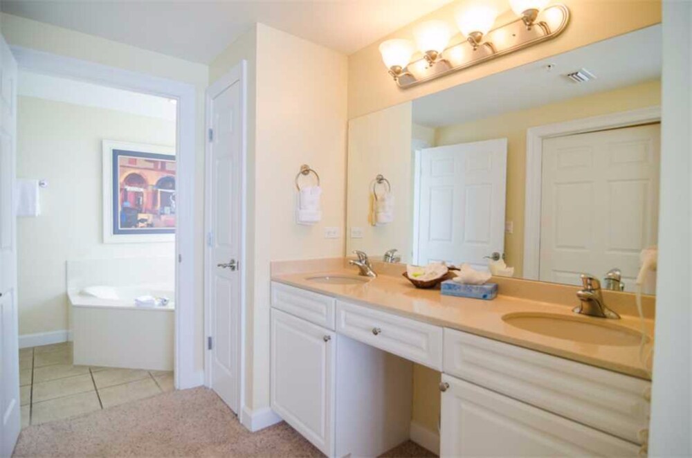 욕실 (3.5 Bedroom 3 Bath Condo)