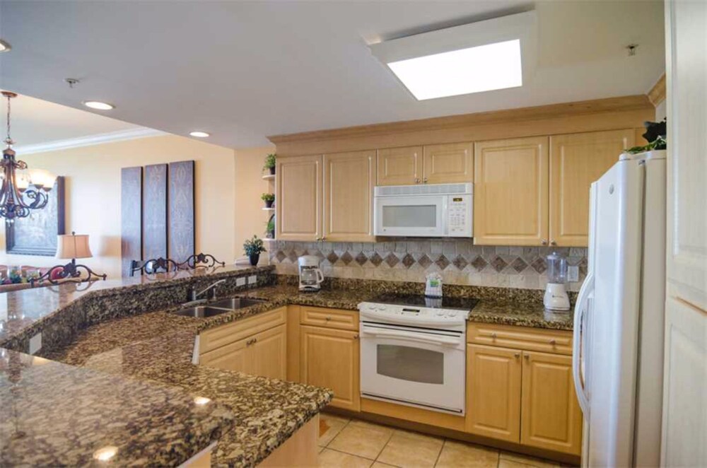 객실 내 주방 (2.5 Bedroom 2 Bath Condo)