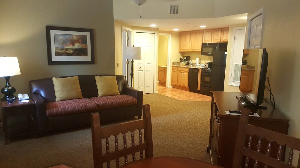 Standard Condo, 1 Bedroom, Kitchenette - Living Area