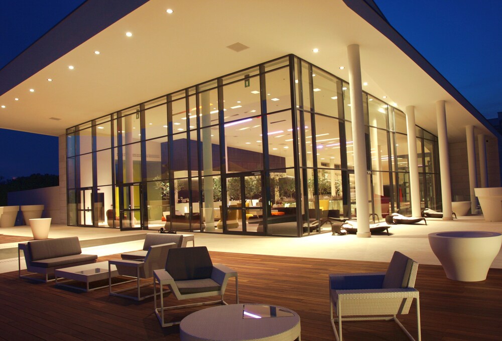 Hotel Lounge