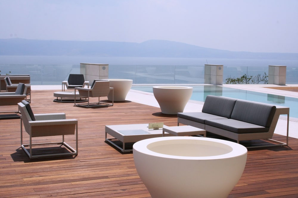 Poolside Bar