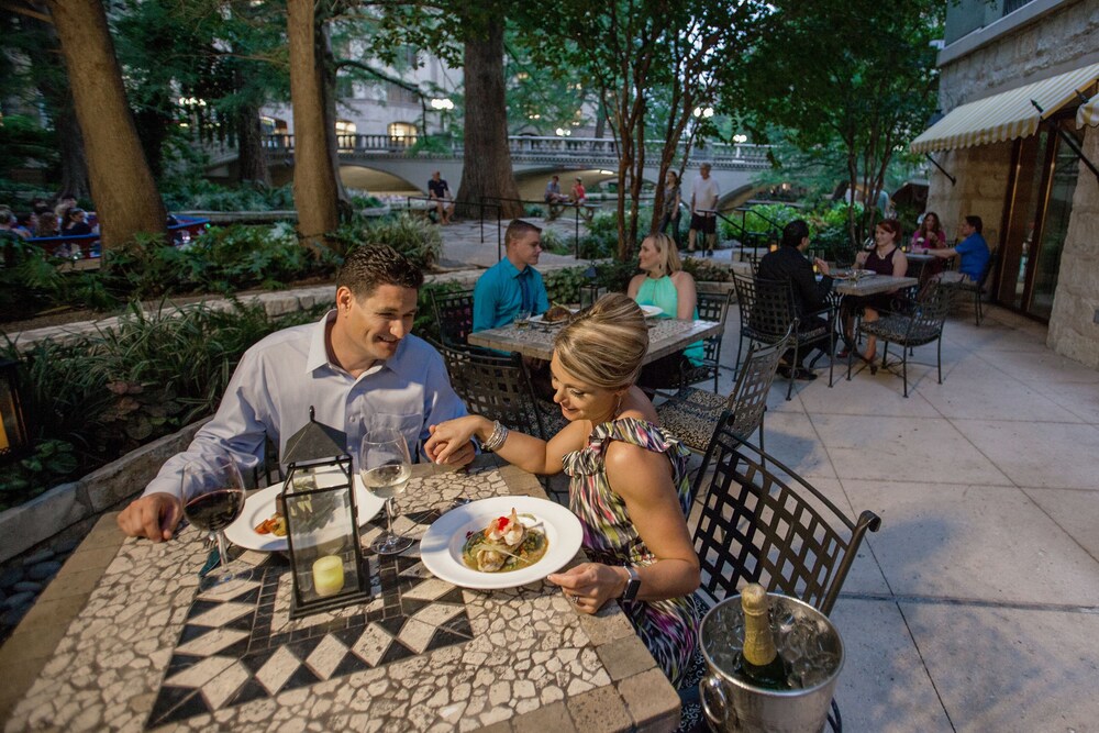 Couples Dining