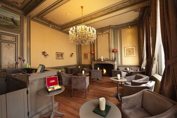 Hotel Bar