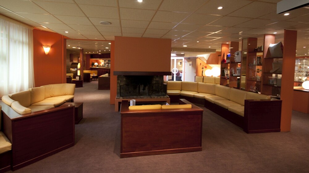 Hotel Lounge