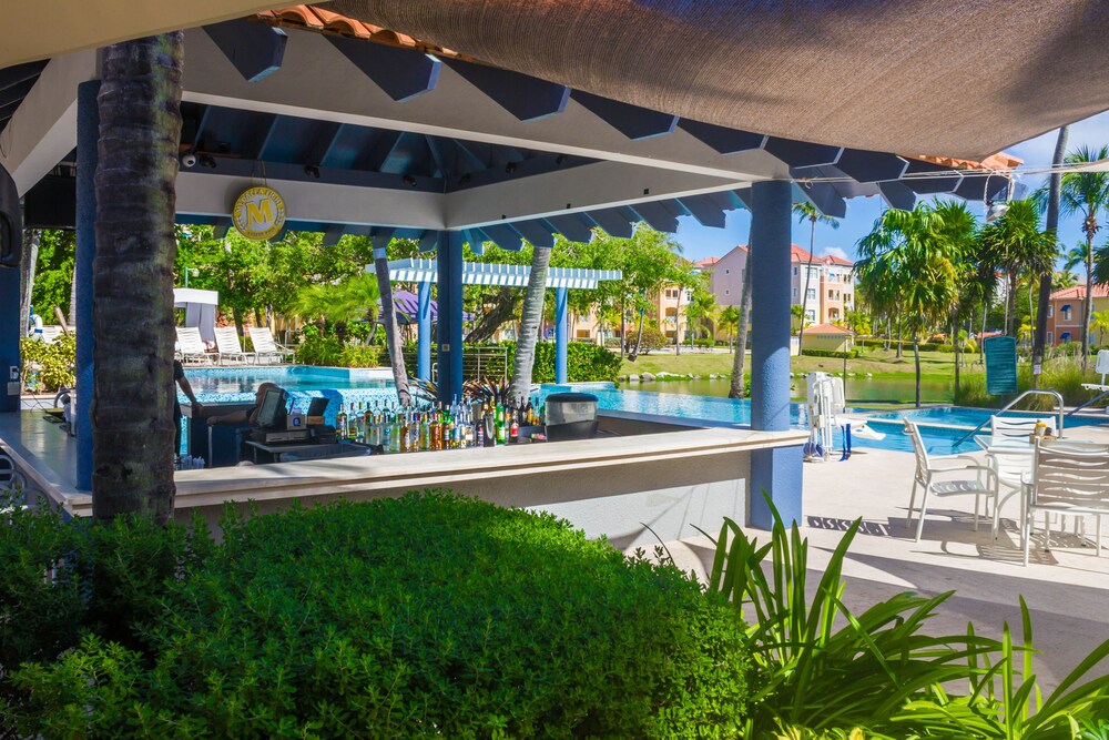 Poolside Bar