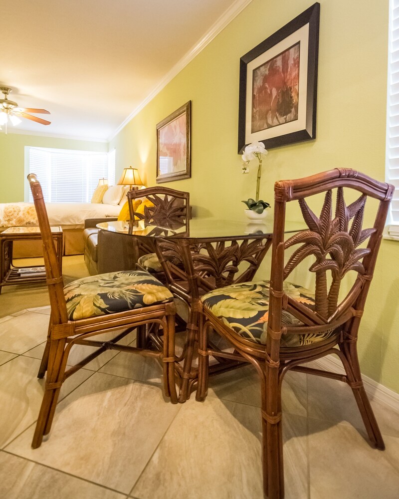 Room, 1 King Bed (Specialty Sundeck Room) - Guestroom