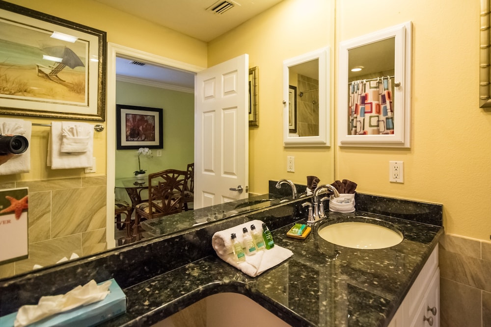 Room, 1 King Bed (Specialty Sundeck Room) - Bathroom