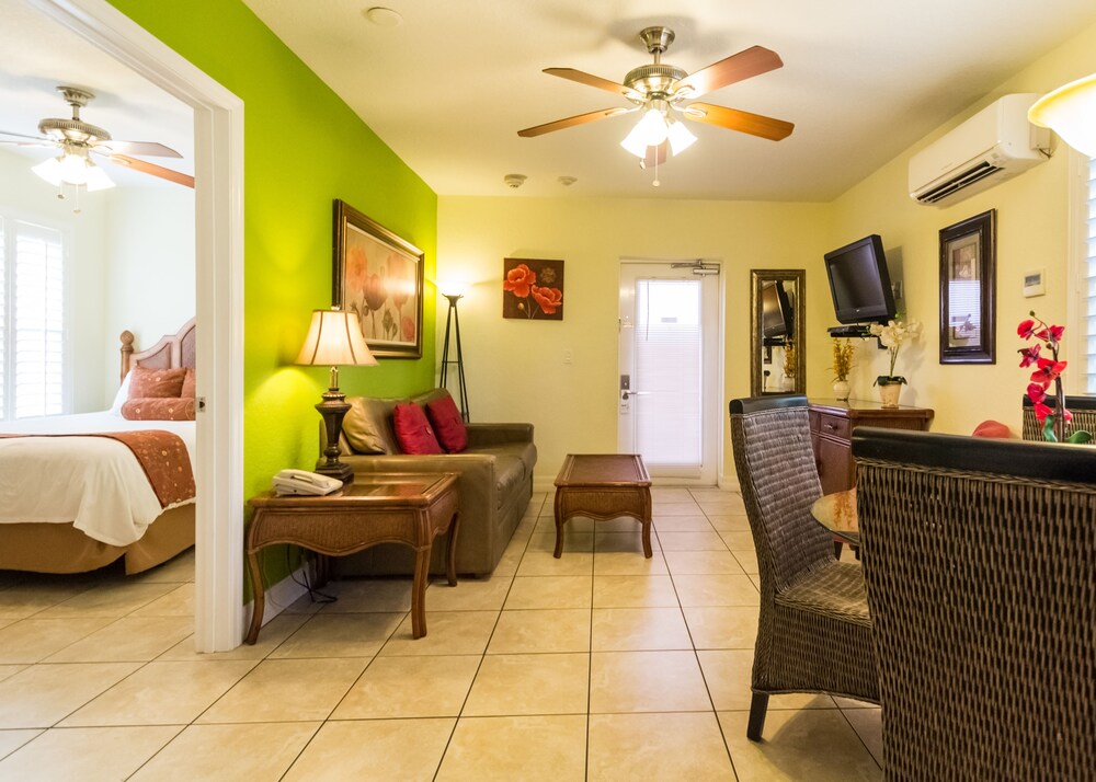 Suite, 1 Queen Bed (Preferred Suite) - Guestroom