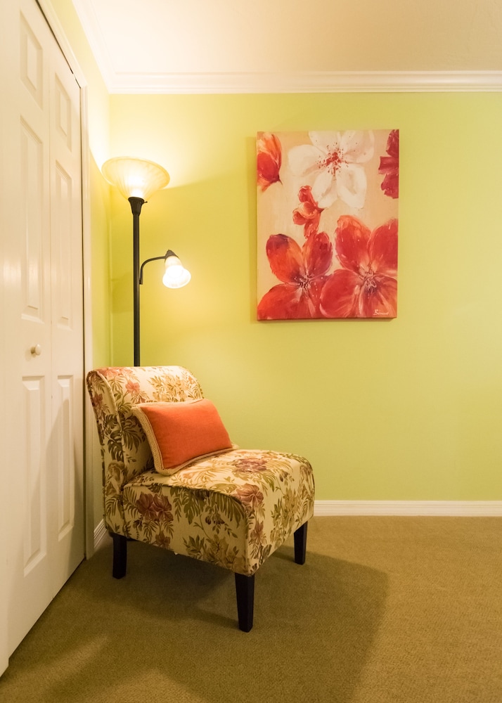 Room, 1 King Bed (Specialty Sundeck Room) - Guestroom