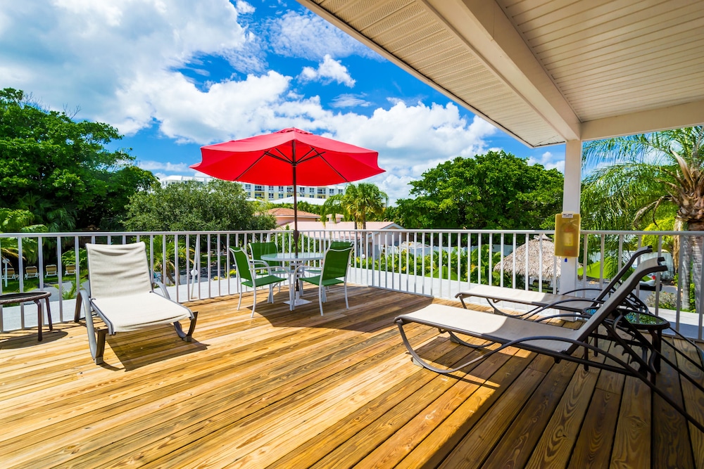 Room, 1 King Bed (Specialty Sundeck Room) - Terrace/Patio
