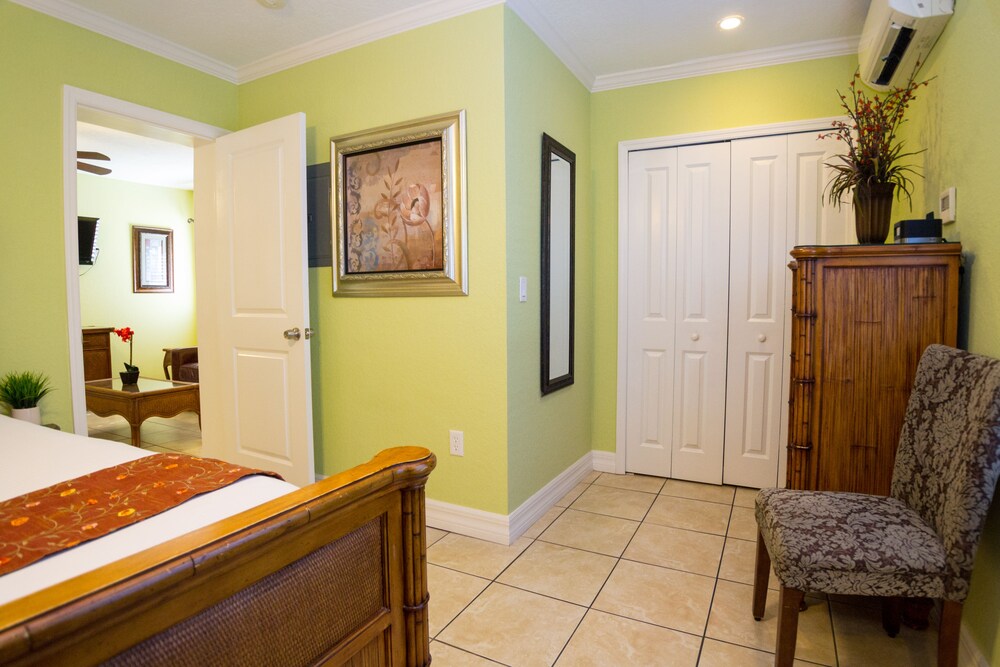 Suite, 1 King Bed (Preferred Suite) - Guestroom