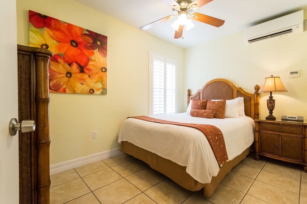 Suite, 1 Queen Bed (Preferred Suite) - Guestroom