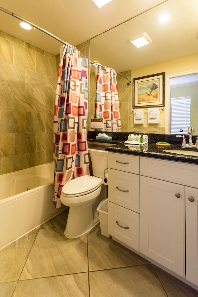 Room, 1 King Bed (Specialty Sundeck Room) - Bathroom