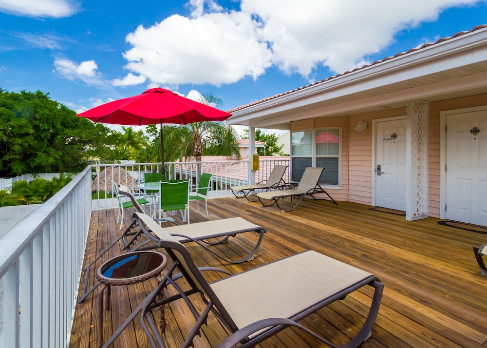 Room, 1 King Bed (Specialty Sundeck Room) - Terrace/Patio