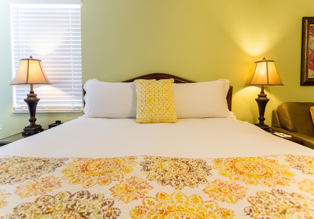 Room, 1 King Bed (Specialty Sundeck Room) - Guestroom