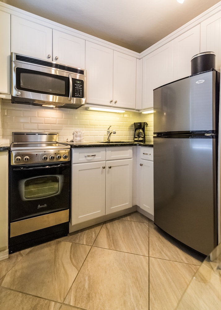 Room, 1 King Bed (Specialty Sundeck Room) - In-Room Kitchen