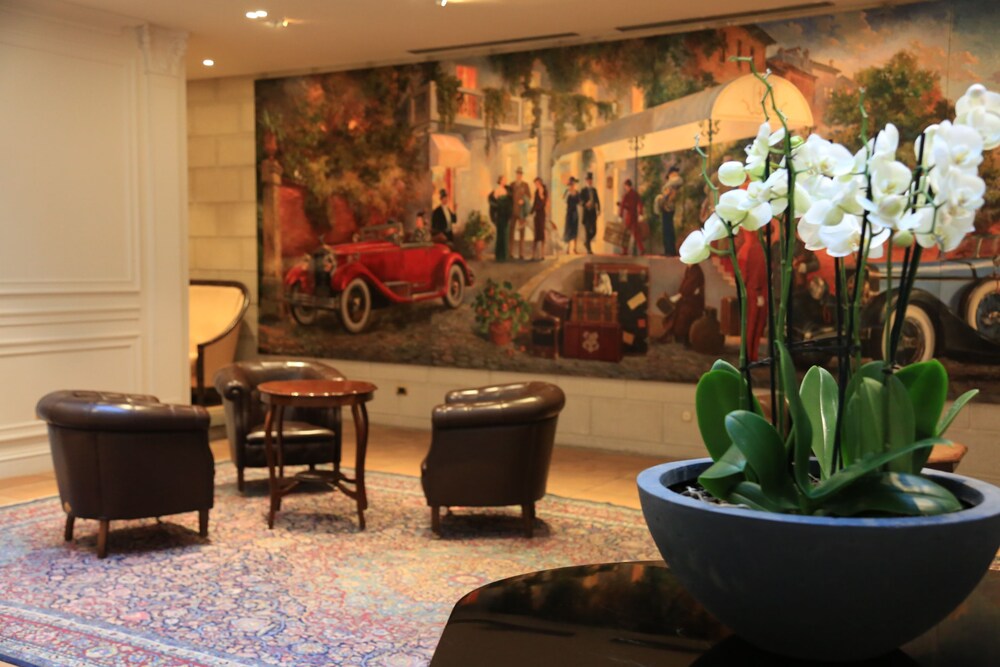 Hotel Lounge