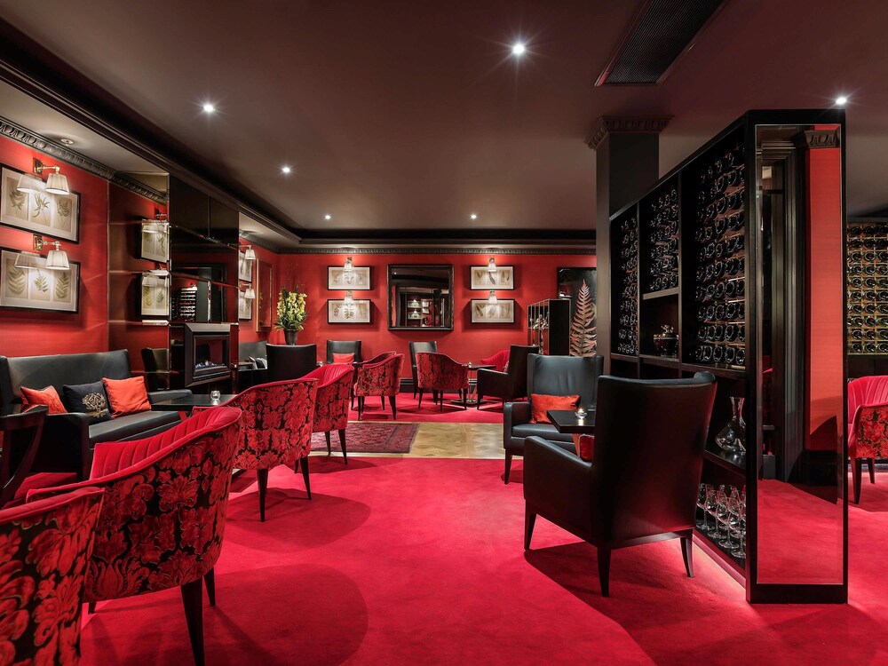 Hotel Bar