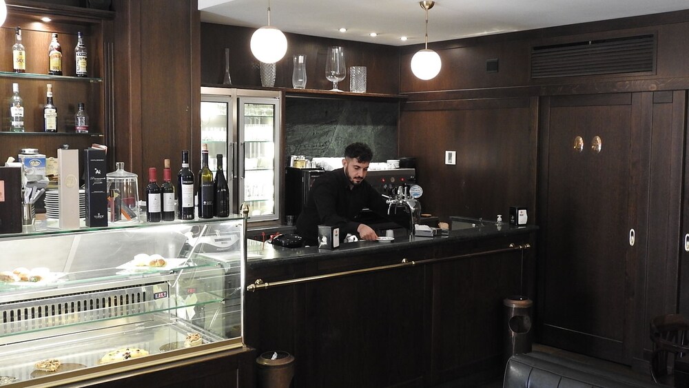 Hotel Bar