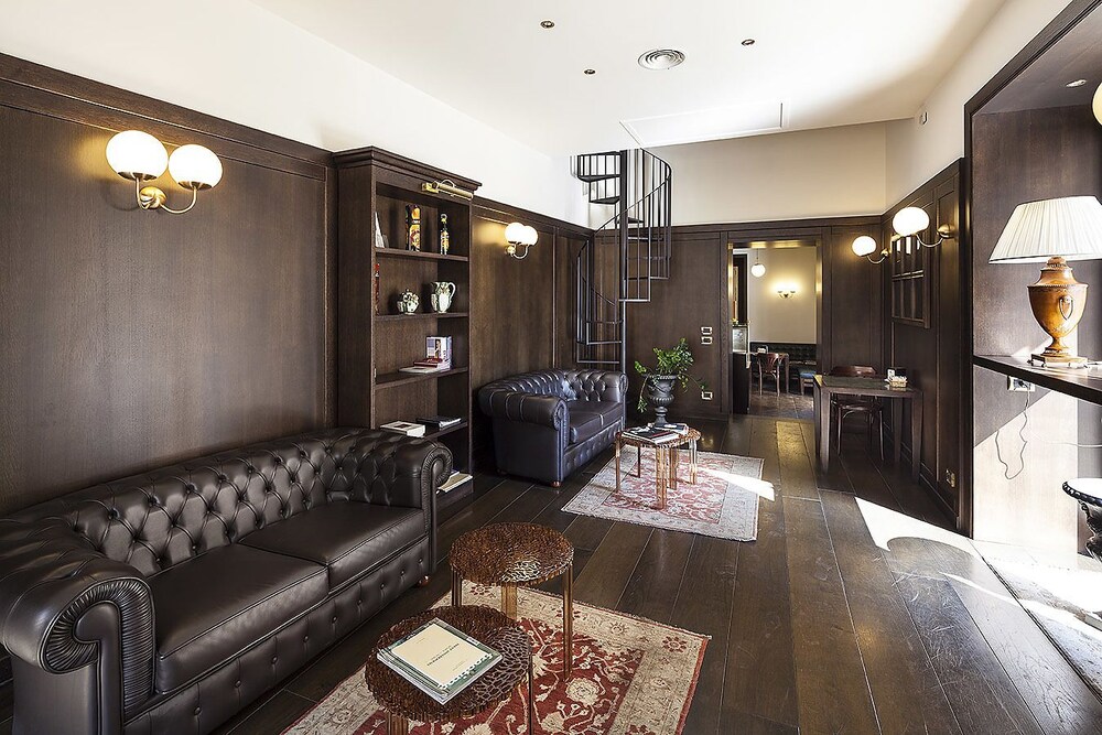 Executive Lounge