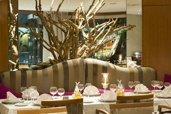 Couples Dining