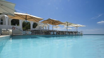 Poolside Bar