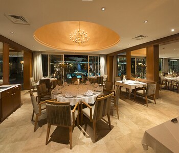 Couples Dining