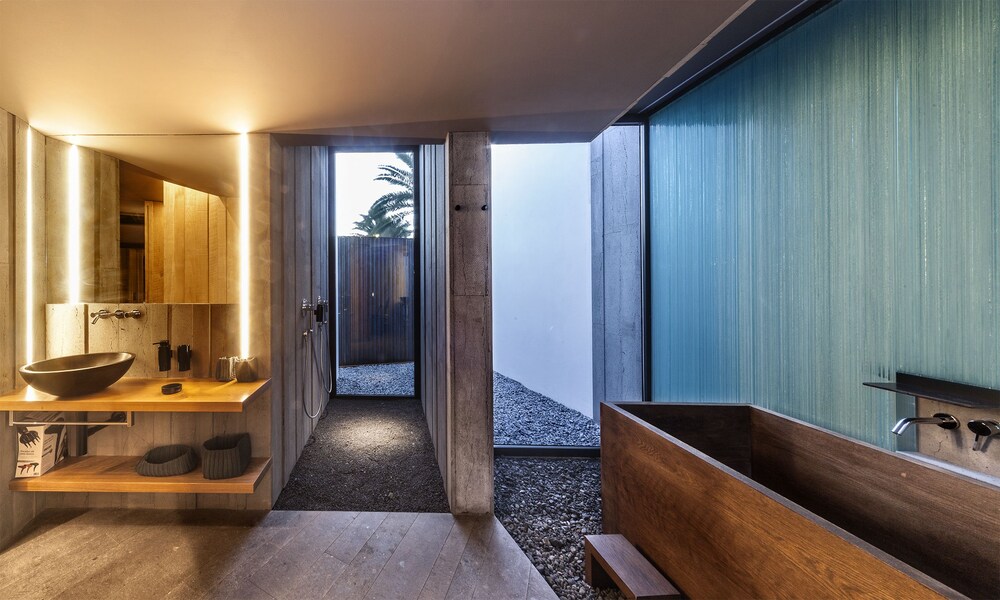 Suite (Telurica) - Deep Soaking Bathtub