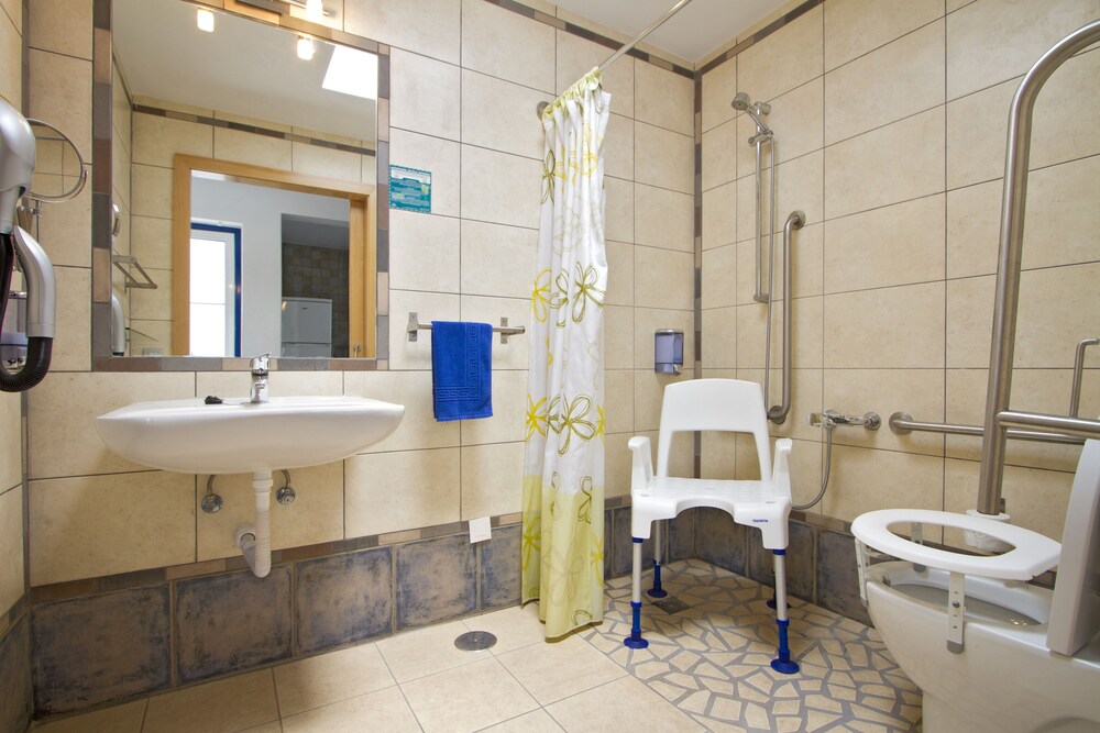 Superior Apartment, 2 Bedrooms, Accessible - Bathroom