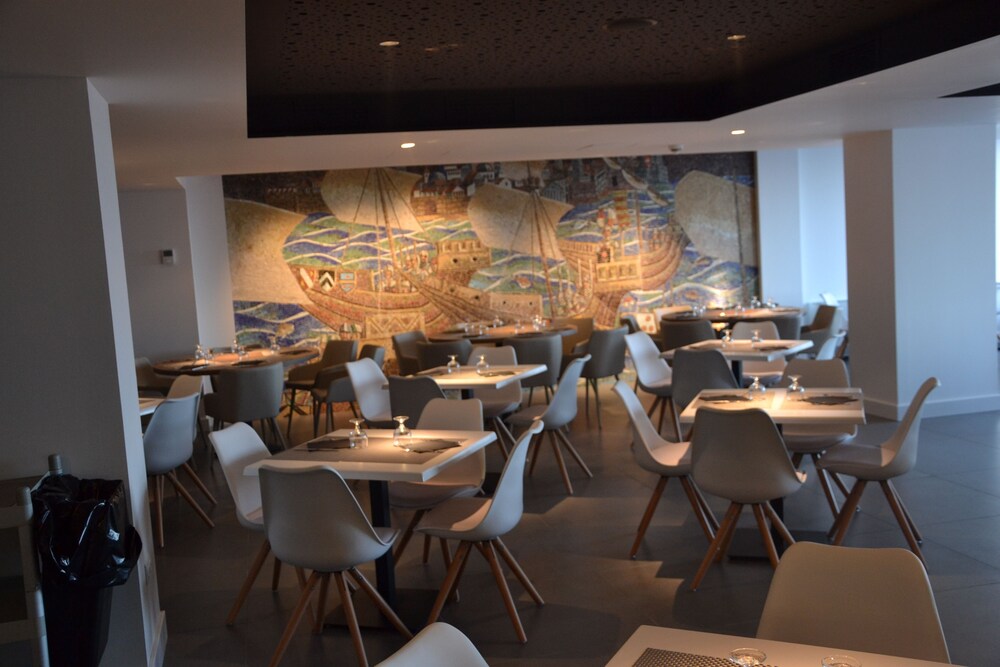 Food Court