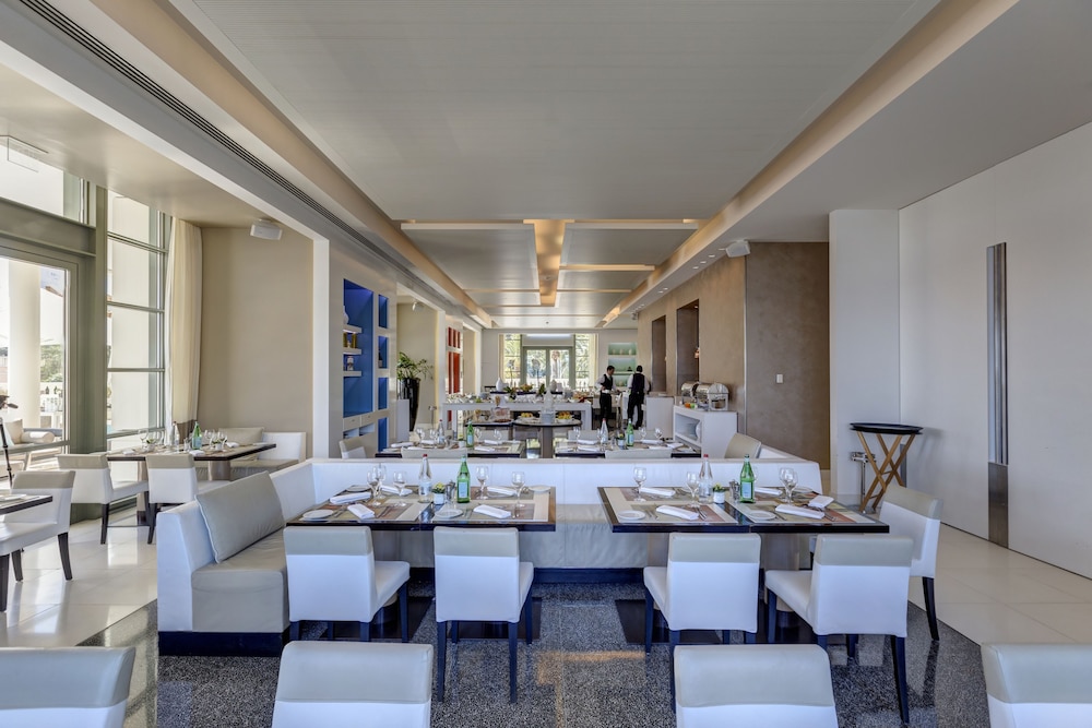 Food Court