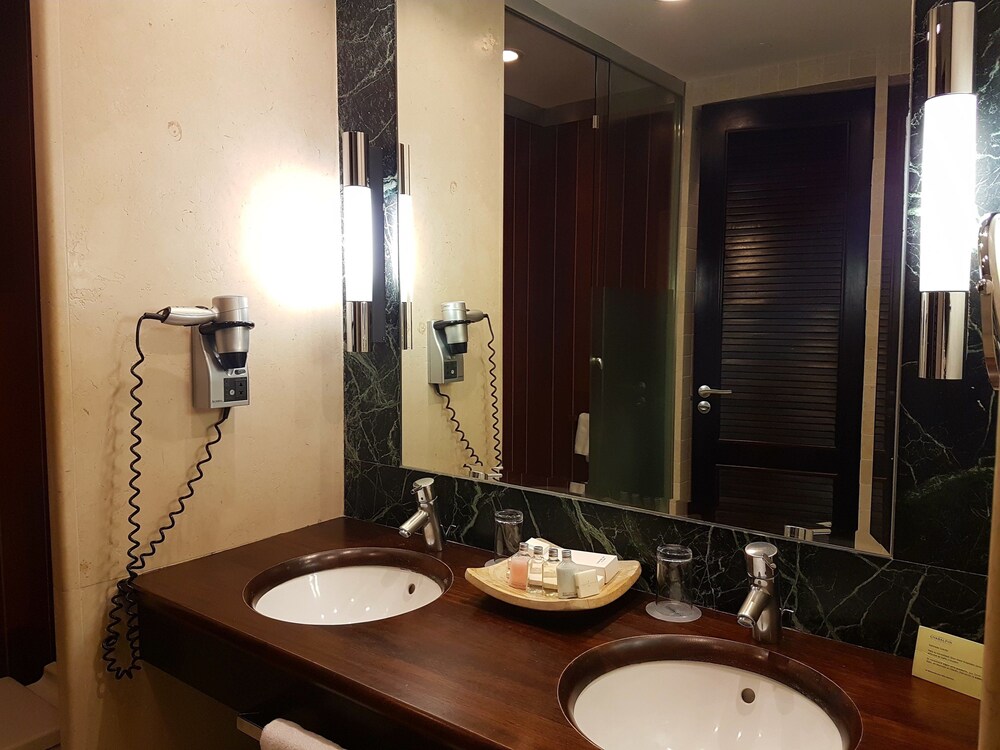 Superior Room, 1 Bedroom, Terrace, Partial Ocean View - Bathroom