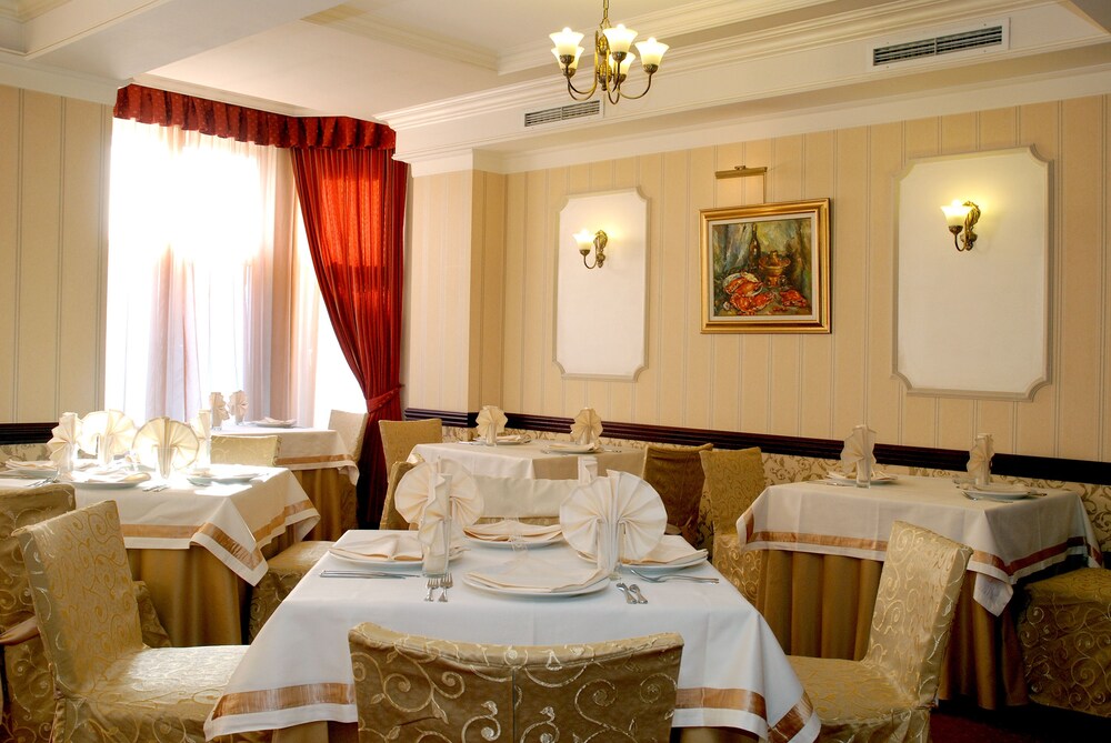 Hotel Lounge