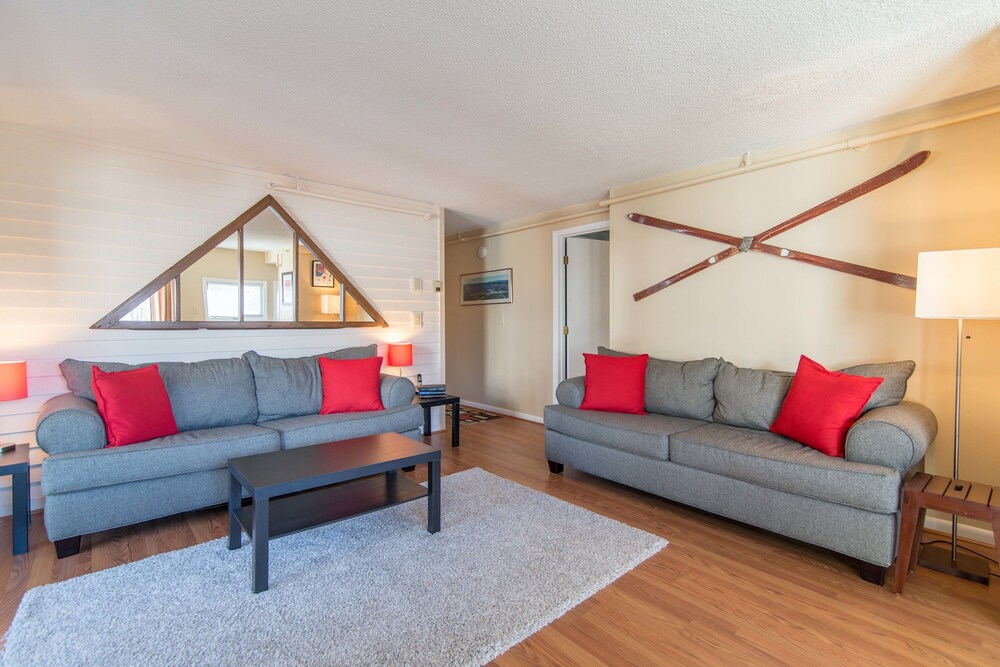 Condo, 2 Bedrooms - Living Area
