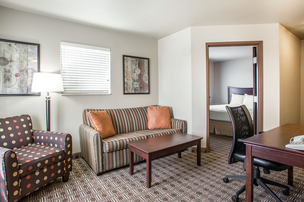 1 Bedroom Suite with Separate Bedroom and Living Area - Living Room