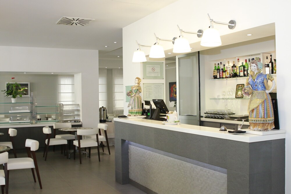 Hotel Bar