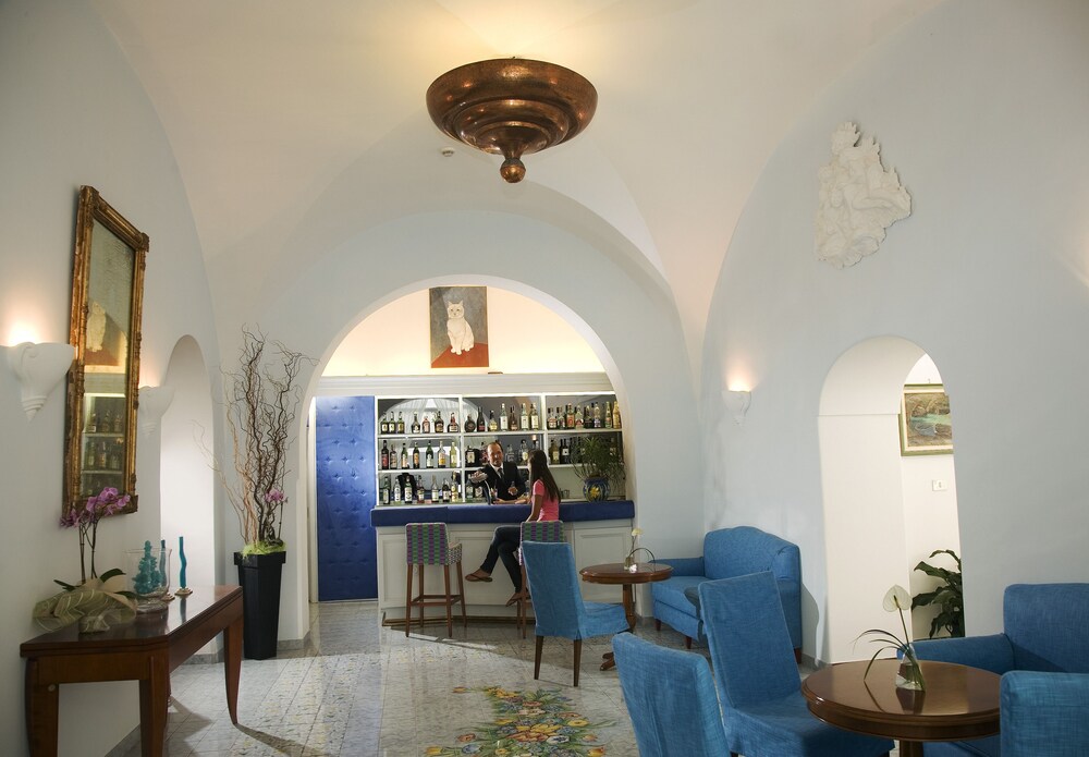 Hotel Bar