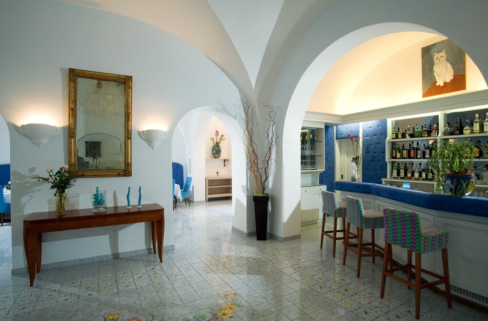 Hotel Bar