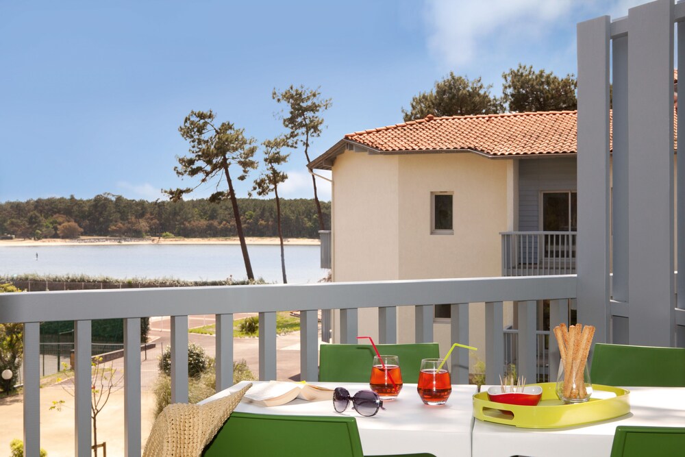 Terraza o patio: Apartamento, 2 habitaciones, vistas al lago