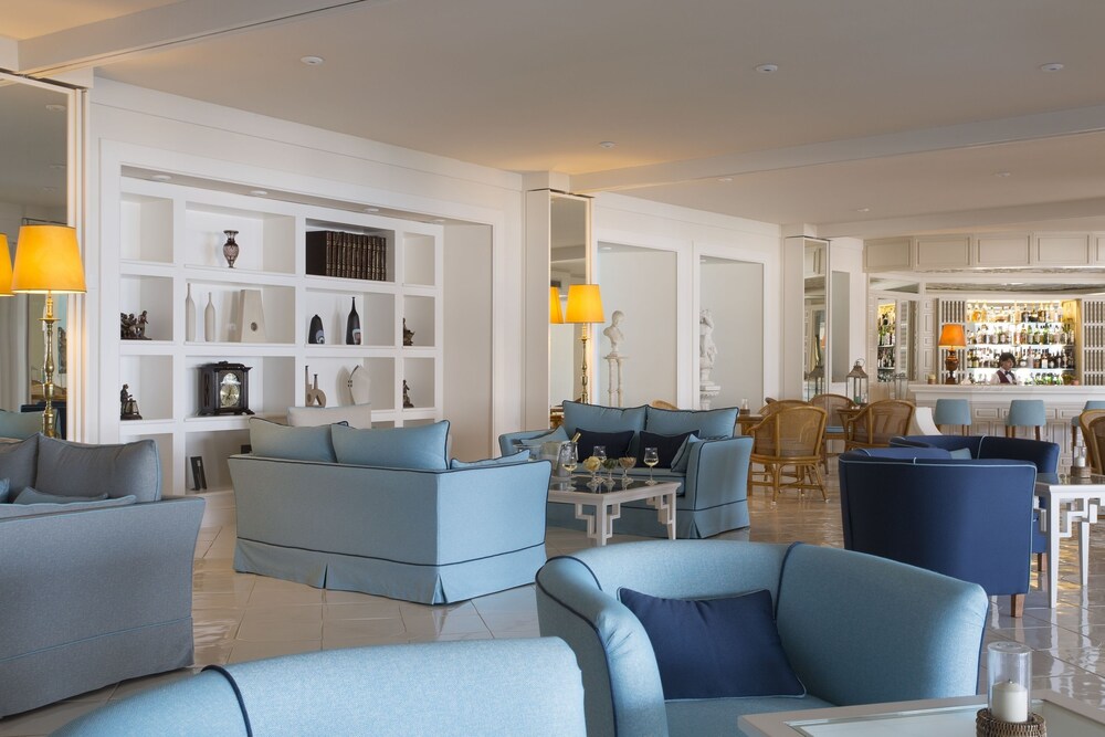 Hotel Lounge