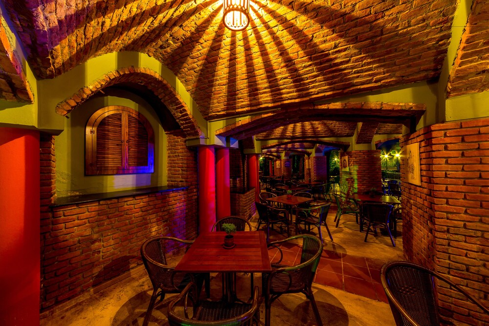 Hotel Bar