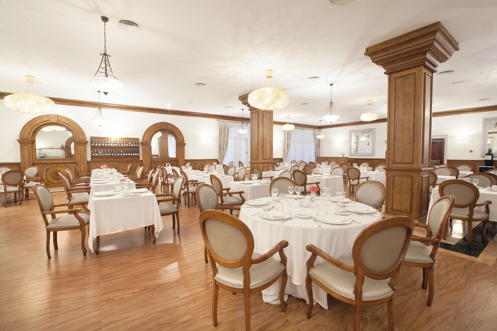 Restaurant, Majestic Colonial Punta Cana - All Inclusive