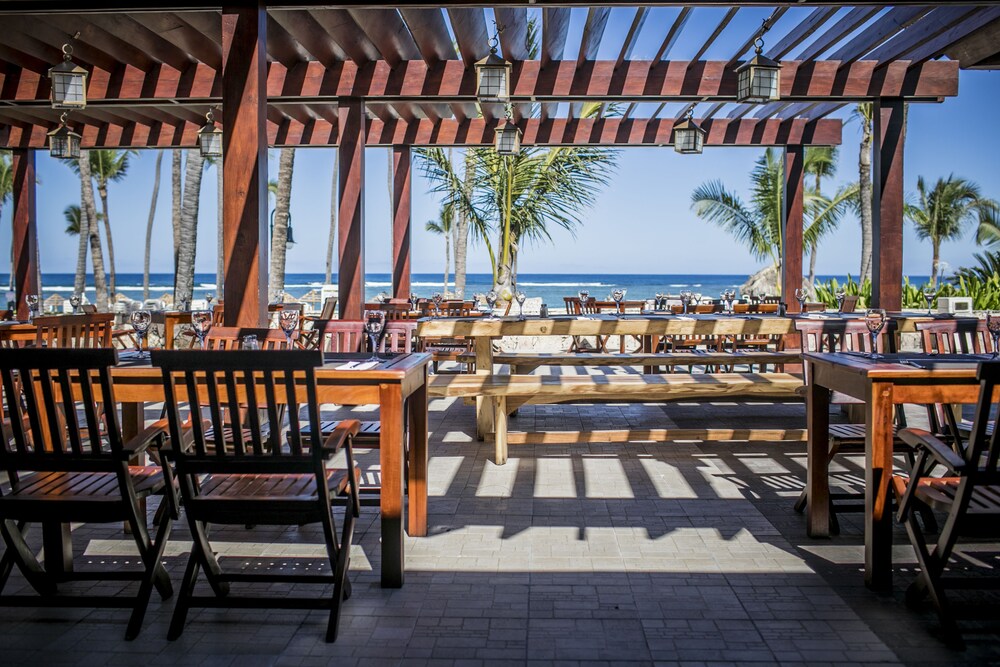 Outdoor dining, Majestic Colonial Punta Cana - All Inclusive